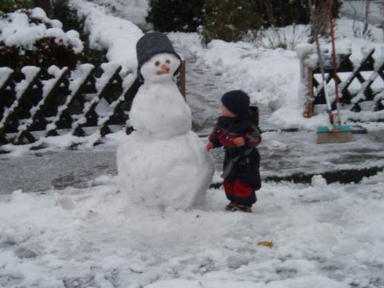 der erste schneemann für sohn nuMMer eins